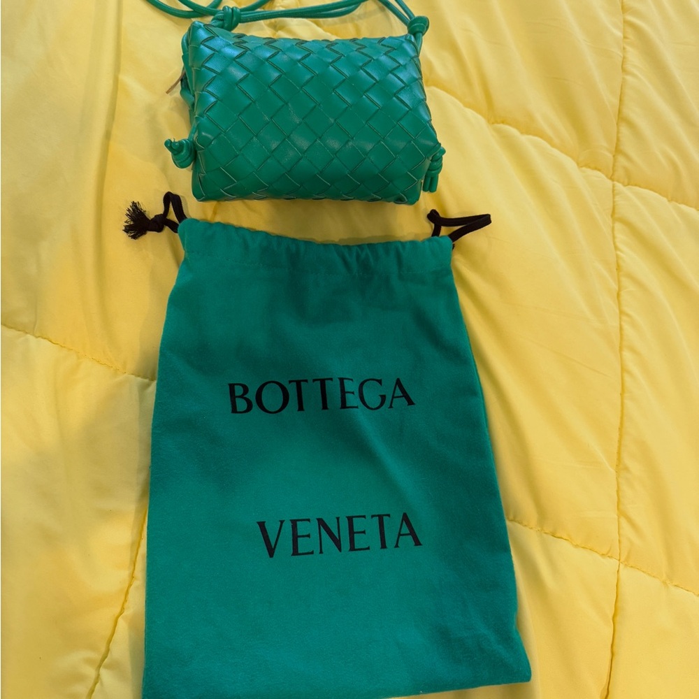 Bottega Veneta Intrecciato Leather Camera Bag Parakeet color